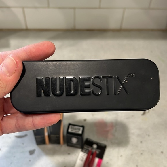 NUDESTIX Black and Red Concealer Makeup Set - Picture 2 of 11